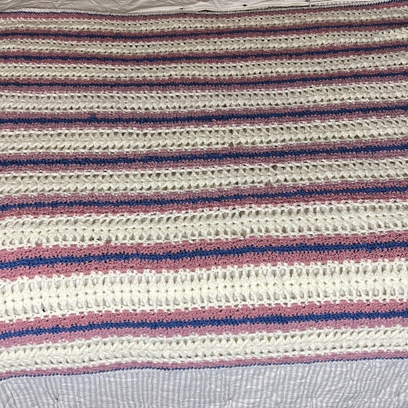 Vintage Crochet Mauve, Cream & Blue Afghan Throw - Picture 3 of 6